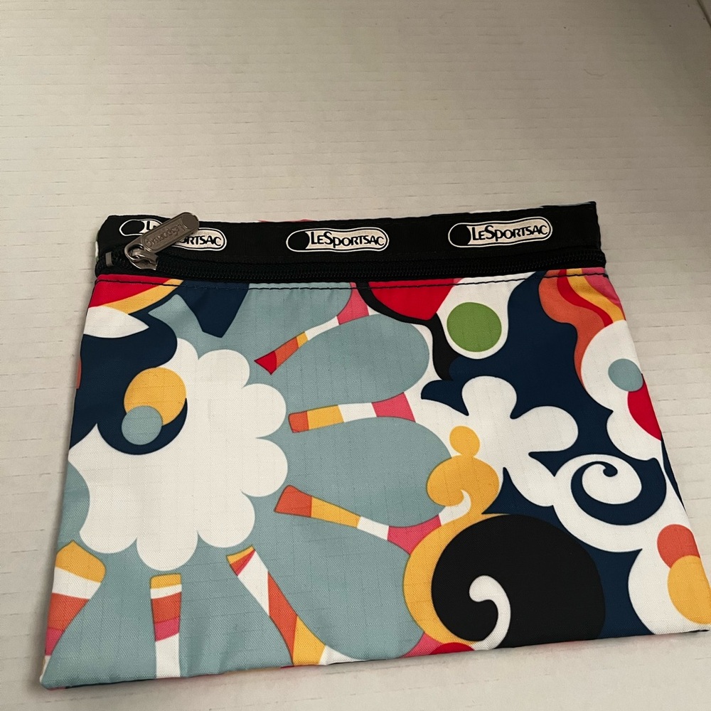 New w/o tags LeSportsac Make-up bag